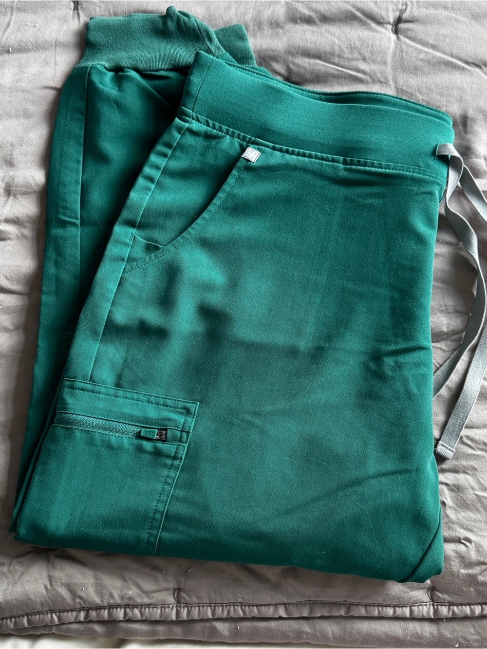 SET - Figs joggers (XLP) + top (L)